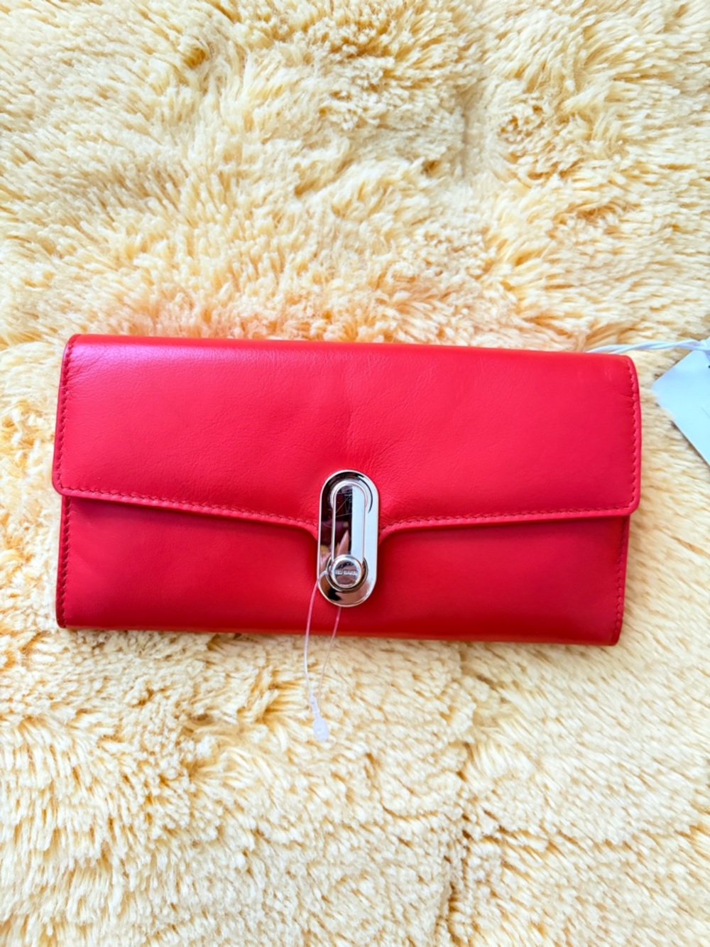 Red Women's Leather Clutch Wallet - Sleek Turn-Lock Design